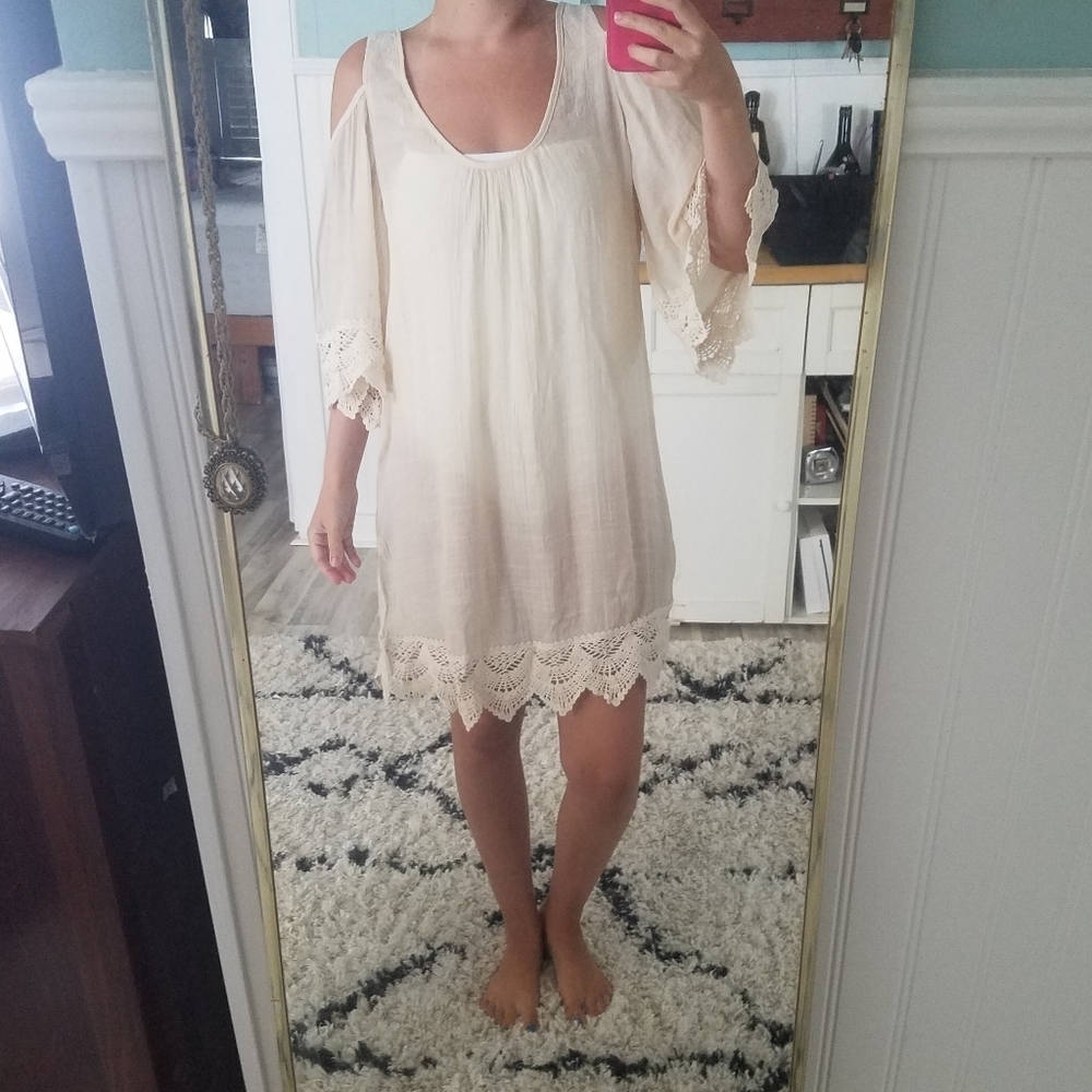 VENUS Lace/crochet trim cover up - Picture 3 of 6